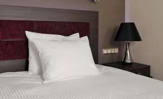 Отель Hotel 3 Trio Белосток Улучшенный номер с кроватью размера «king-size»-1