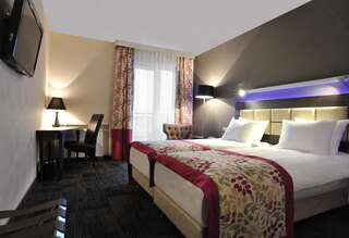 Отель Hotel 3 Trio Белосток Улучшенный двухместный номер с 1 кроватью или 2 отдельными кроватями-1