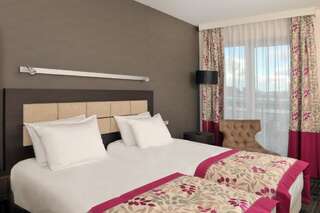 Отель Hotel 3 Trio Белосток Улучшенный двухместный номер с 1 кроватью или 2 отдельными кроватями-9