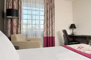 Отель Hotel 3 Trio Белосток Улучшенный двухместный номер с 1 кроватью или 2 отдельными кроватями-13